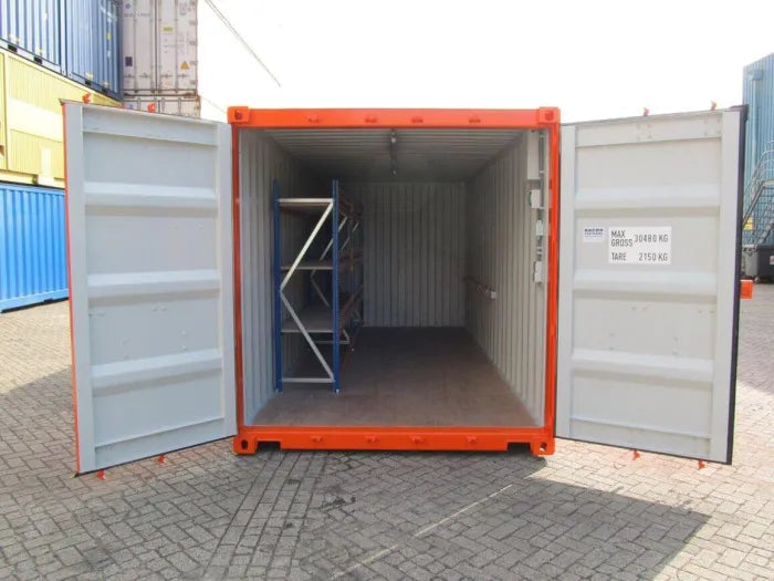 Conteneur de stockage 20 pieds équipé (étagères et installation électrique)